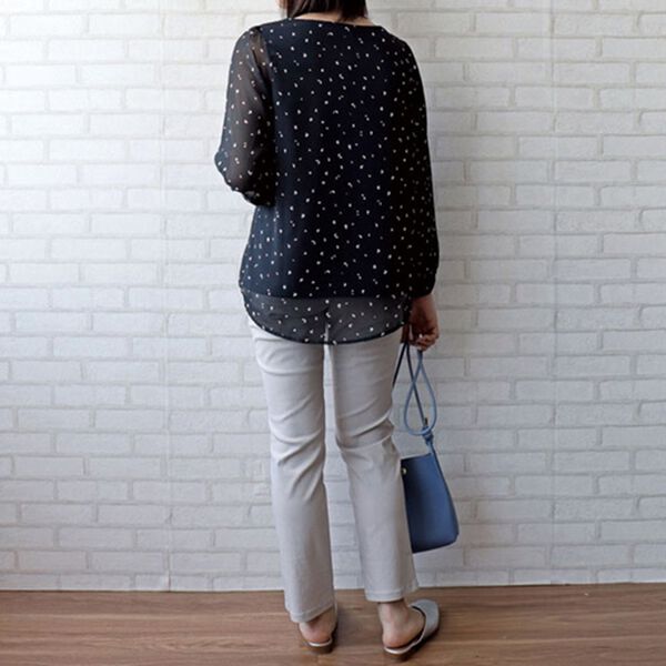 BELLUNA（ベルーナ）の「タック使いシフォンプリントブラウス（ブラウス）」｜詳細画像