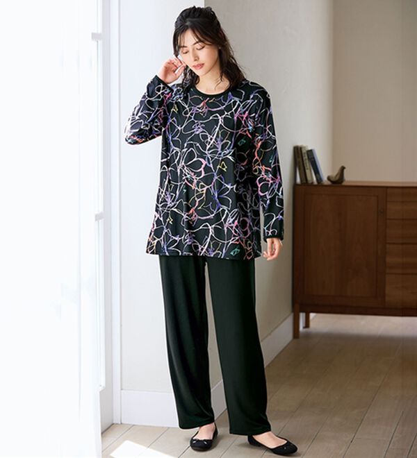 LAVIENNE（ラヴィエンヌ）の「＜ＨＡＮＡＥ　ＭＯＲＩ＞華やかトラベルパジャマ（パジャマ・ルームウェア）」｜詳細画像