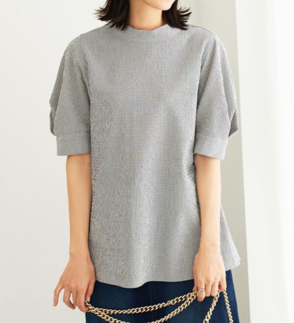 BELLUNA（ベルーナ）の「サッカー素材後ろボタンデザインブラウス（ブラウス）」｜詳細画像