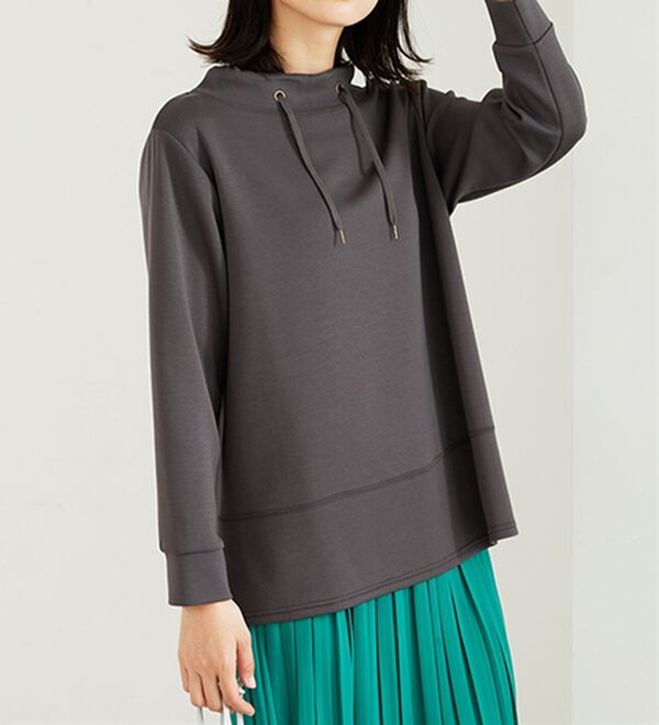 BELLUNA（ベルーナ）の「ワイドネック切替デザインプルオーバー（カットソー）」｜チャコール