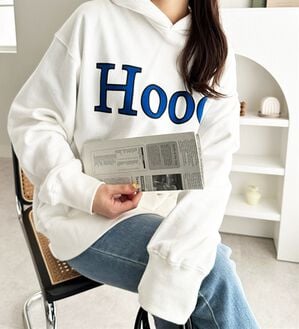 GeeRA（ジーラ）の「裏毛ロゴプリントパーカー（パーカー）」｜ホワイト