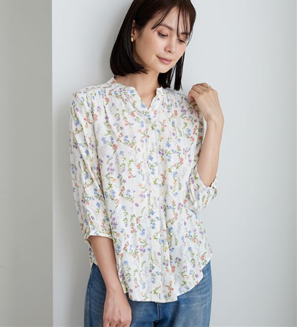 BELLUNA（ベルーナ）の「レーヨン素材ギャザー使いプリントブラウス（ブラウス）」｜詳細画像