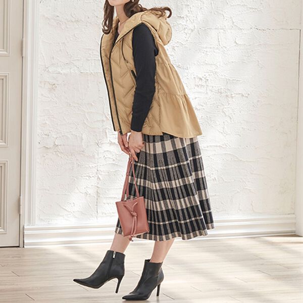 BELLUNA（ベルーナ）の「シームレスダウンデザインベスト（ベスト）」｜詳細画像