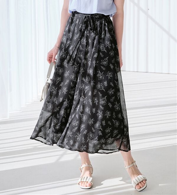 alotta（アロッタ）の「ふんわりシフォンワイドパンツ（ワイドパンツ・ガウチョ）」｜ブラック系線画花柄