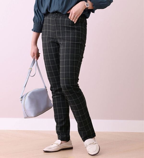 BELLUNA（ベルーナ）の「ウルトラ美脚！ストレッチパンツ（フルレングスパンツ）」｜黒系チェック