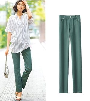 BELLUNA（ベルーナ）の「ヒンヤリ速乾！綿サテンストレッチカラーパンツ（フルレングスパンツ）」｜エメラルドグリーン