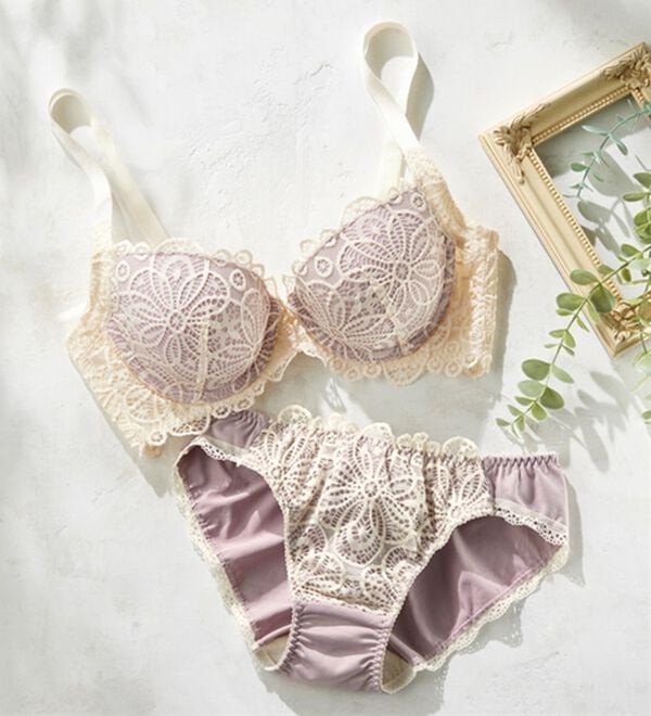 YU'NOW（ユナウ）の「レーシー脇高スッキリブラ＆ショーツ　～配色カラー～（ブラジャー＆ショーツセット）」｜アイボリー系