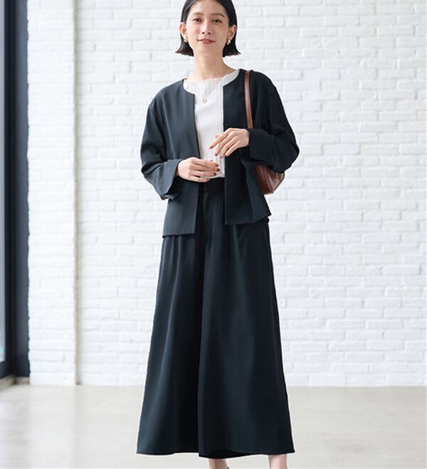 Viola e Viola（ヴィオラ エ ヴィオラ）の「洗える！多機能２点セットアップ＜Ｍ～５Ｌ＞（パンツスーツ）」｜ネイビー