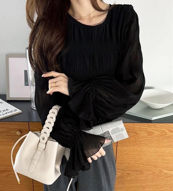 GeeRA（ジーラ）の「シアーシャーリングキャンディー袖ブラウス（ブラウス）」｜ブラック