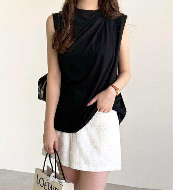 GeeRA（ジーラ）の「ドレープデザイントップス（カットソー）」｜ブラック