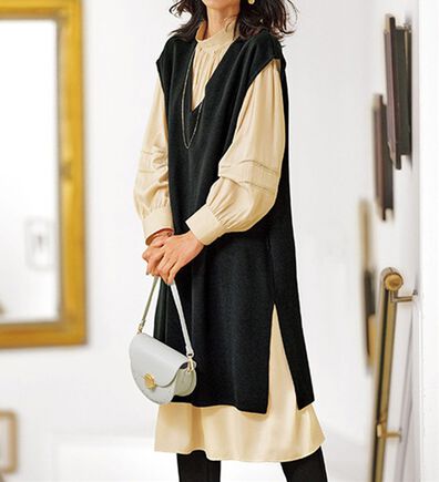 BELLUNA（ベルーナ）の「ニットベスト付ハイネックワンピース（アンサンブル）」