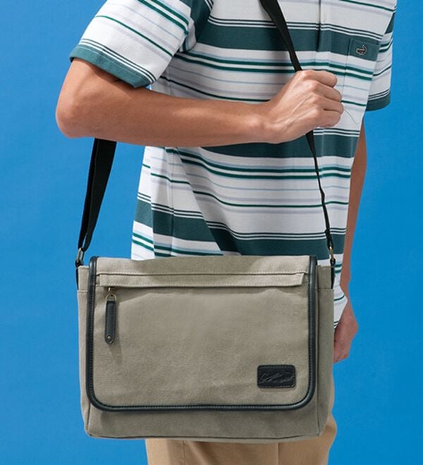 「＜クロコダイル＞洗い加工帆布ショルダーバッグ（その他メンズバッグ）」｜詳細画像