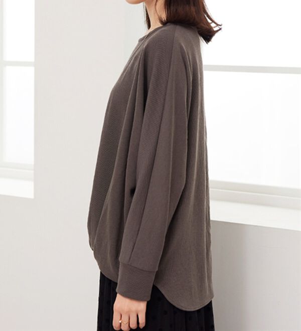 BELLUNA（ベルーナ）の「【新色追加】【2点セット】ネックレス付裾タックデザインプルオーバー（カットソー）」｜詳細画像