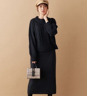 alotta（アロッタ）の「ケーブル柄ニットセットアップ（セットアップ）」｜ネイビー