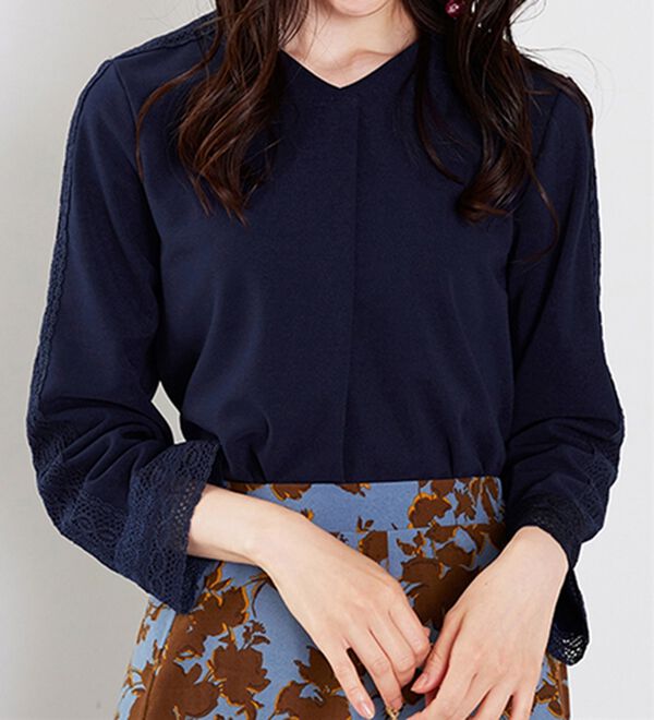 BELLUNA（ベルーナ）の「カットジョーゼット素材レース使いブラウス（カットソー）」｜ネイビー
