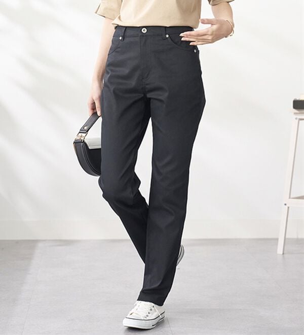 BELLUNA（ベルーナ）の「サラリ速乾！綿サテンストレッチカラーパンツ（フルレングスパンツ）」｜詳細画像