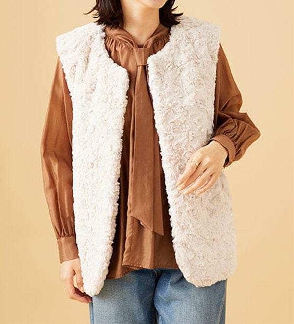 BELLUNA（ベルーナ）の「パール使いファーベスト（ベスト）」｜詳細画像