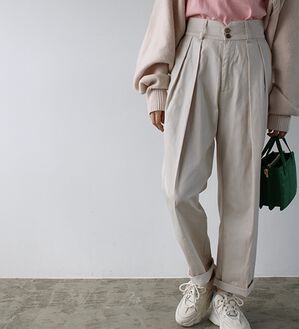 GeeRA（ジーラ）の「ハイウエストタックデザインチノパンツ（フルレングスパンツ）」｜アイボリー