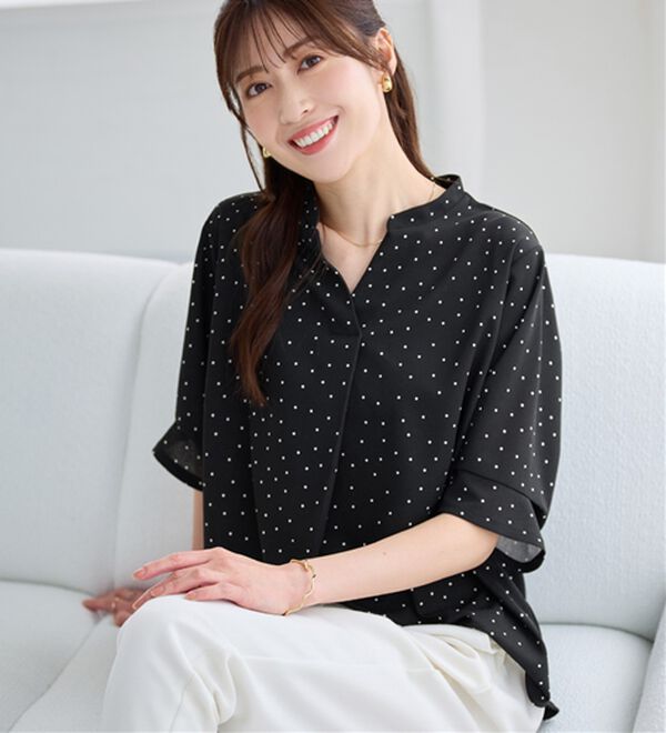 alotta（アロッタ）の「【接触冷感・イージーケア】５分袖スキッパーブラウス（ブラウス）」｜ドット