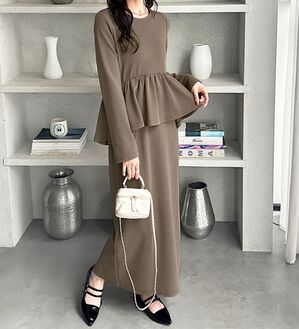 GeeRA（ジーラ）の「楽ちん！ペプラムデザインワンピース（カットソーワンピース）」｜モカ