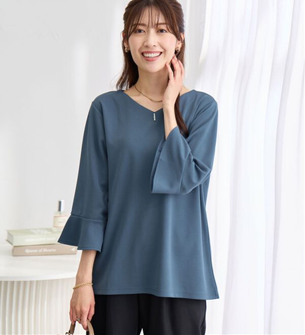 alotta（アロッタ）の「パール調ボタンフレアー袖ブラウスＴシャツ（ブラウス）」｜スモーキーブルー