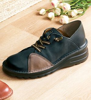 ルフラン（ルフラン）の「アビータ　足にやさしい４Ｅ牛革配色シューズ（スニーカー）」｜ブラック系