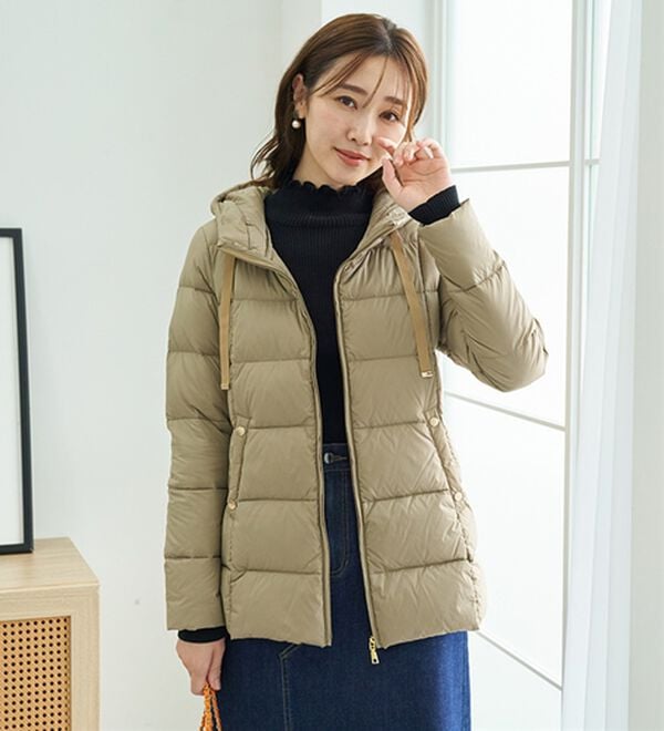 BELLUNA（ベルーナ）の「【ＦｕｗａｉｒＬｉｇｈｔ】フードデザイン軽量ダウンジャケット（ダウンコート・ジャケット・ベスト）」｜詳細画像