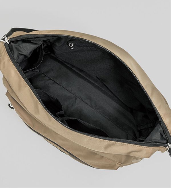 BELLUNA（ベルーナ）の「＜スカンジナビアンフォレスト＞Ａ４が入る！軽量ショルダー（ショルダーバッグ）」｜詳細画像