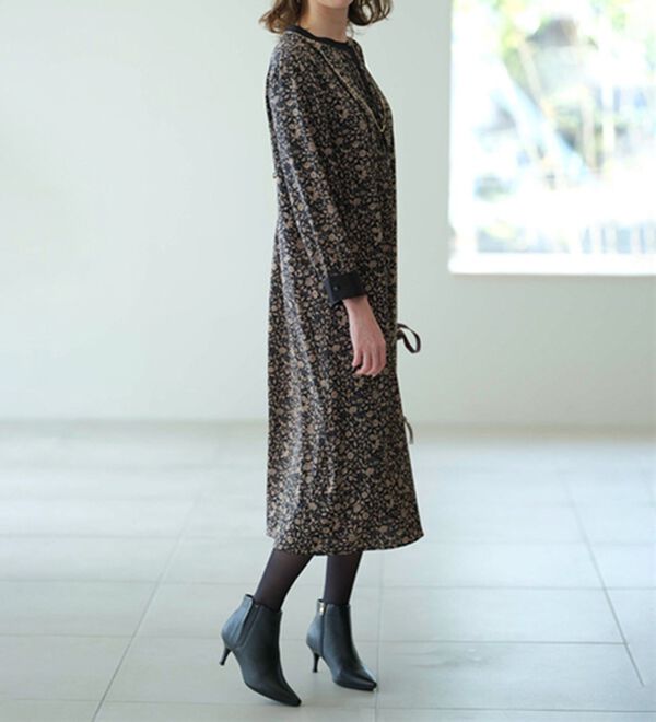 BELLUNA（ベルーナ）の「ビンテージ柄ピンタック使いワンピース（その他ワンピース）」｜詳細画像