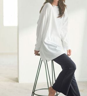 YU'NOW（ユナウ）の「【上下２点セット】バックロゴプルオーバーチュニック＆フレアパンツセット（パジャマ・ルームウェア）」｜詳細画像