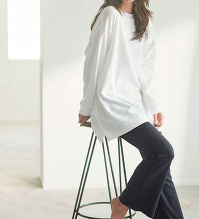 YU'NOW（ユナウ）の「【上下２点セット】バックロゴプルオーバーチュニック＆フレアパンツセット（パジャマ・ルームウェア）」