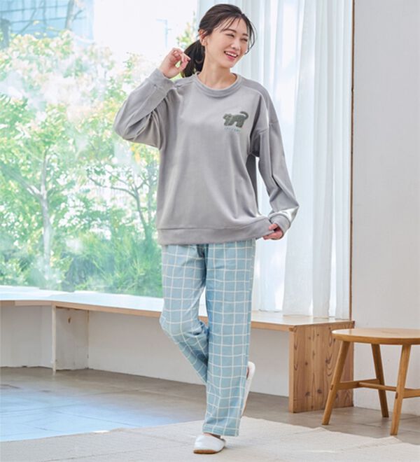 LAVIENNE（ラヴィエンヌ）の「＜遠赤外線ウェア＞ピッコロット　良眠ベロアチュニック・総柄パンツ（カットソー）」｜詳細画像