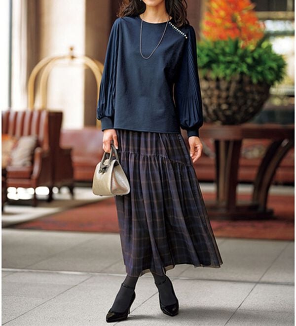 BELLUNA（ベルーナ）の「パール釦使い袖プリーツプルオーバー（カットソー）」｜詳細画像