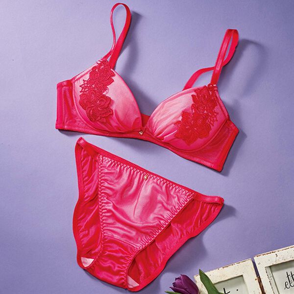 YU'NOW（ユナウ）の「ぷるるん谷間のノンワイヤーブラ＆ショーツセット（ブラジャー＆ショーツセット）」｜レッド系フラワー