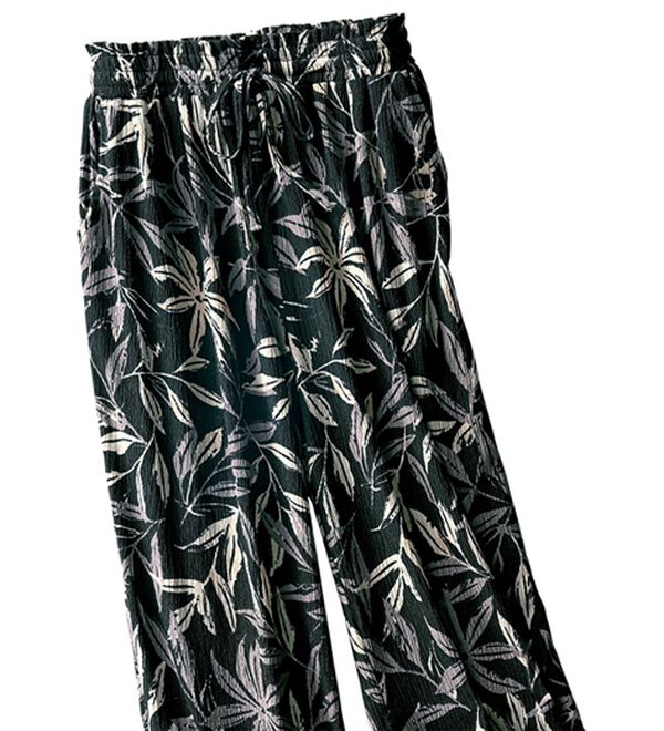 BELLUNA（ベルーナ）の「楊柳サラサラ素材プリントイージーパンツ（フルレングスパンツ）」｜リーフ柄黒