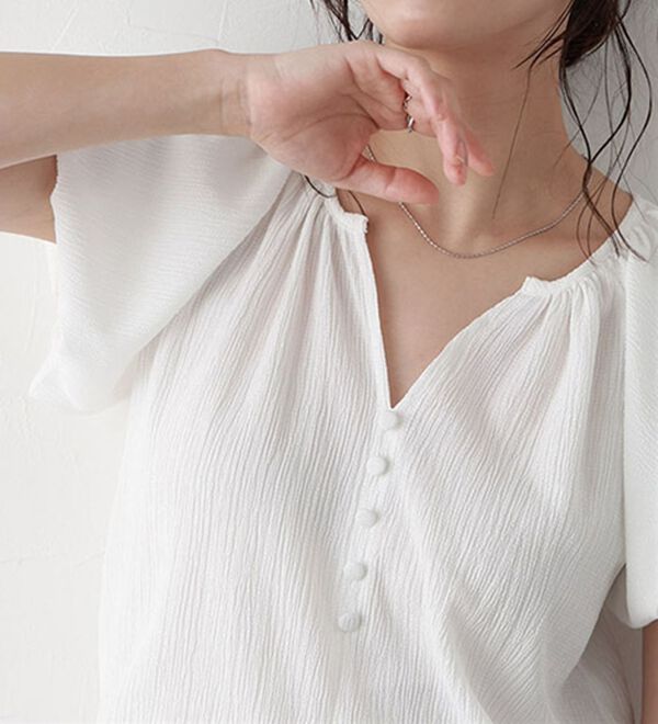 Pierrot（ピエロ）の「キーネックパフスリーブブラウス（ブラウス）」｜詳細画像