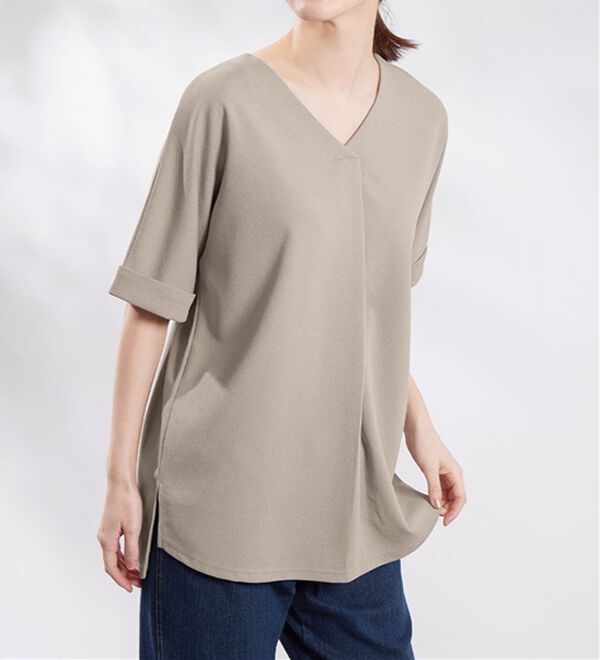 Viola e Viola（ヴィオラ エ ヴィオラ）の「【４つの機能付】ひんやり！すっきりＶネックＴシャツブラウス（カットソー）」｜詳細画像