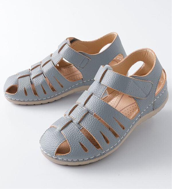 BELLUNA（ベルーナ）の「やわらかレザー調グルカ風シューズ（サンダル・ミュール）」｜詳細画像