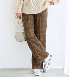 BELLUNA（ベルーナ）の「まるではく毛布！静電防止付裏ファー裾ゴム付ワイドパンツ（フルレングスパンツ）」｜ブラウン系グレンチェック