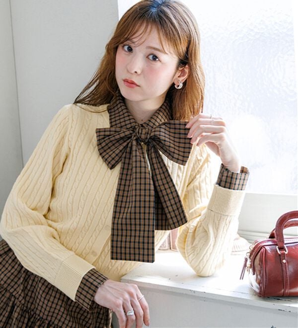alotta（アロッタ）の「【Corie】チェック柄ボウタイシャツ２ＷＡＹカーデ（ニットカーディガン）」｜詳細画像