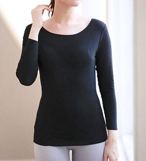 LAVIENNE（ラヴィエンヌ）の「吸湿発熱フラット仕立ての綿混２ｗａｙネックインナー（肌着・インナーウェア）」｜ブラック