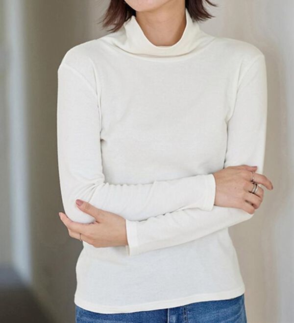 LAVIENNE（ラヴィエンヌ）の「【医師オススメ】綿１００％吸湿発熱あったかインナー　タートルネックインナー長袖（肌着・インナーウェア）」｜詳細画像