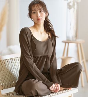 YU'NOW（ユナウ）の「カップ付ワッフルキャミソールルームウエア３点セット（パジャマ・ルームウェア）」｜ブラウン