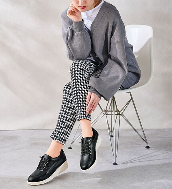 ルフラン（ルフラン）の「＜トゥビーコンティニュード＞ラメが煌めく４Ｅレザースニーカー（スニーカー）」｜詳細画像