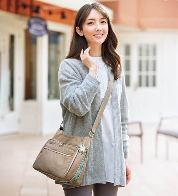 BELLUNA（ベルーナ）の「拡張機能付多収納ショルダー（ショルダーバッグ）」｜詳細画像