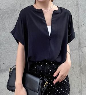 RANAN（ラナン）の「【汗シミ防止】ひんやり&防シワ前後2WAYハーフジップブラウス（ブラウス）」｜ブラック
