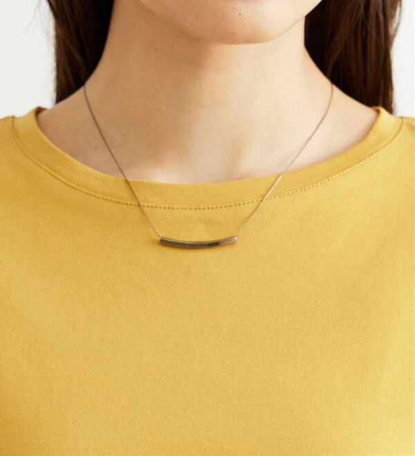 BELLUNA（ベルーナ）の「ラメプリント縦ロゴゆったりプルオーバー（カットソー）」｜詳細画像