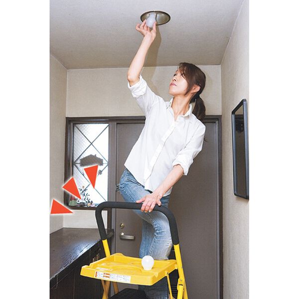 「便利なトレー付脚立（椅子・チェア・スツール）」｜詳細画像