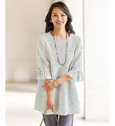 BELLUNA（ベルーナ）の「シャーリング素材ストライプ切替ブラウス（チュニック）」
