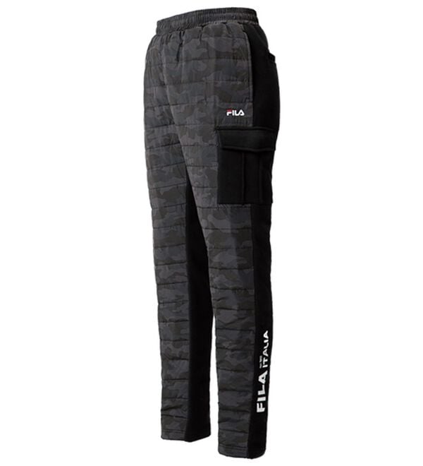 「＜フィラ＞ハイブリッドダウンカーゴパンツ（メンズフルレングスパンツ）」｜カモブラック